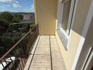 Helle 3-Zimmer-Wohnung mit Balkon, neue Fenster und Keller im 1. Stock. ANFRAGEN BITTE PER MAIL - Karben
