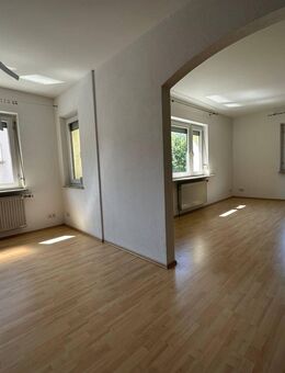 * Schöne Stadtwohnung in LB-Süd mit großem Wohnbereich und Garage * - Ludwigsburg
