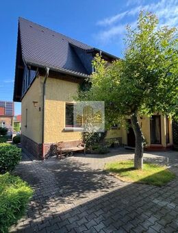 modernes Zweifamilienhaus mit Doppelgarage und Grundstück in Wolfen - Bitterfeld-Wolfen