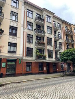 Vermietete 4-Zimmer-Jugendstil-Eigentumswohnung in bester Lage - Hamburg