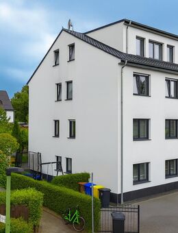 Lichtdurchflutete DG-Wohnung mit Süd-Loggia und Stellplatz in ruhiger, rheinnaher Lage von Neuss - Neuss