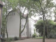 Teilrenovierte 3-Zimmerwohnung in zentraler Lage mit Laminat... - Duisburg