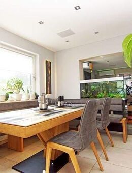 Ansbach-Weihenzell: Zeitlos schöne, moderne 4- Zimmer-EG-Wohnung mit Doppelgarage und Carport - Weihenzell