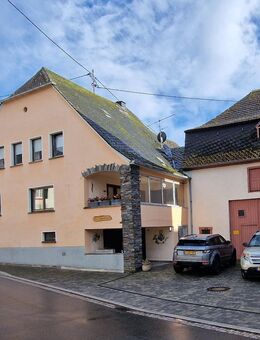 Mosel : Großes Wohn- oder Ferienhaus mit historischer Scheune / viel Platz und Möglichkeiten ! - Neumagen-Dhron