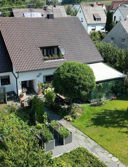 Kinderfreundliches, großes EFH mit Wintergarten, Kachelofen, gepfl- Garten und großer Garage mit kl. Werkstatt - Wertingen