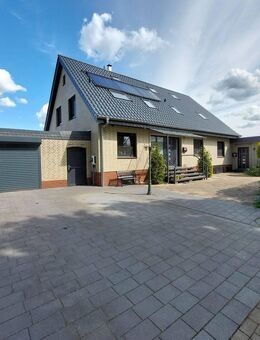 Traumhaus mit Pool und eigenständiger Einliegerwohnung in Hohenlockstedt sucht neue Bewohner - Hohenlockstedt