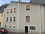 Großzügiges Mehrfamilienhaus mit 4 Wohneinheiten in Beckingen-Düppenweiler zu verkaufen - Beckingen