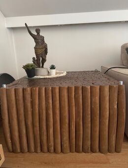 Schöner Wohnzimmertisch(Massivholz) abzugeben - Aßlar