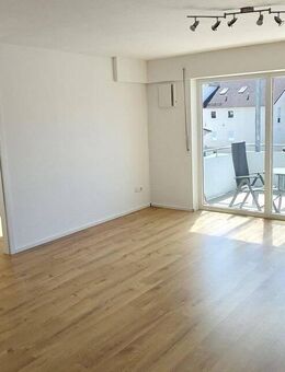 helle 4 Zimmer Wohnung mit toller Aussicht auf den Schwarzwald - Biberach