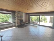 *Wunderbare Aussicht - Großzügiger Bungalow mit pflegeleichtem Garten und Doppelgarage* - Waiblingen