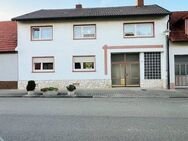 Zweifamilienhaus in bevorzugter Lage (Feldrandlage) - Oberhausen-Rheinhausen