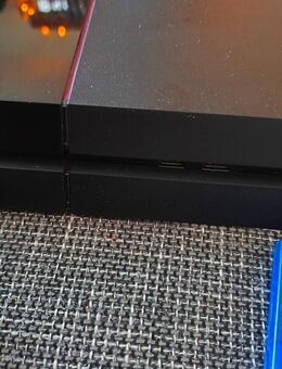 Playstation 4 mit zwei Controllern und diversen Spielen - Solingen (Klingenstadt)