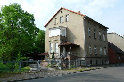 Mietshaus mit der Möglichkeit zur Selbstnutzung im grünen Umfeld