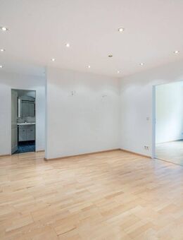 AIGNER - Helle Hochparterre-Wohnung mit Südausrichtung und verglaster Loggia - München