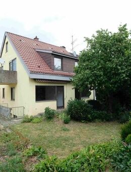 Zweifamilienhaus mit Ausbaupotenzial, Gartenidylle und Baumbestand - Remseck (Neckar)