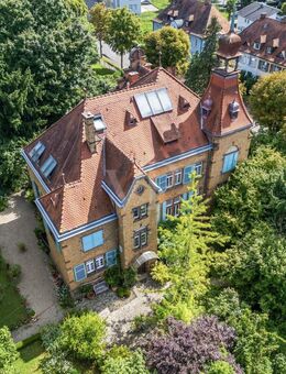 Historische Villa bestehend aus 2 Wohneinheiten mit großem Grundstück und Ausbaupotential im Dach - Breisach (Rhein)