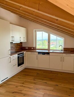 Moderne, hochwertig gebaute 3 Zimmer Dachgeschss-Wohnung mit Balkon - Peißenberg