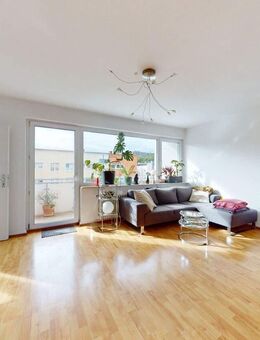 Lichtdurchflutete Drei-Zimmer-Wohnung mit großem Südbalkon in guter Lage - Frankfurt (Main)