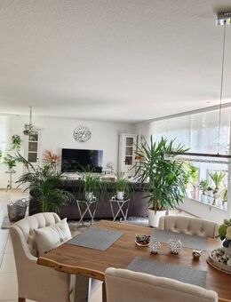 Beste Lage direkt am Kurpark und Gradierwerk: Großzügige Wohnung mit Weitblick und Doppelgarage - Bad Salzuflen