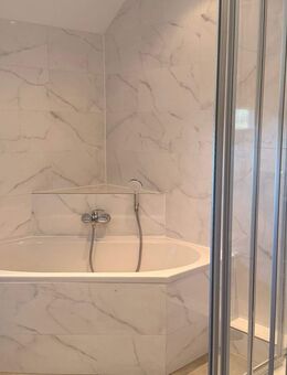 Gut geschnittene 3 Zimmer Maisonette DG -Wohnung mit hochwertigem Bad und Gartennutzung - Wuppertal