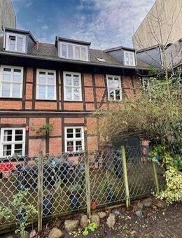 Eigennutz und Kapitalanlage - Mehrfamilienhaus mit 3 Wohnungen - Schwerin