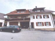 Wohnhaus mit Garagen - Engen