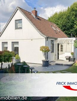 Kleines Einfamilienhaus mit Garage und Gartenhaus - Scharbeutz