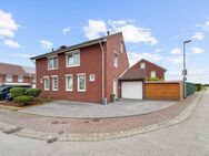 Übach-Palenberg - Moderne Doppelhaushälfte mit Sauna und Garage - Übach-Palenberg