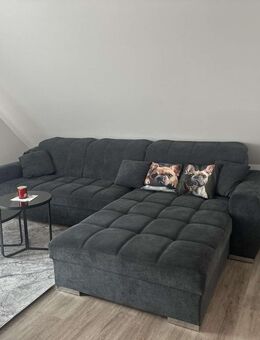 Couch mit Schlaffunktion und Kopfteilverstellung - Fürstenau