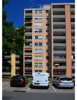 Renovierungsbedürftige, freie 3-Zi-Whg mit Balkon, provisionsfrei - Stein (Bayern)