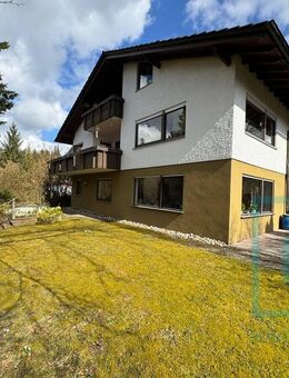 Einfamilienhaus mit Einliegerwohnung und Doppelgarage in sehr ruhiger Lage (Großer Garten) - Mainhardt