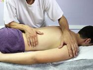 Masseur bietet professionelle Massage - Freising