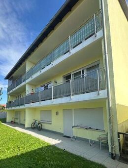 praktisch geschnittenes 5-Familienhaus mit Balkonen, Terrasse und oberirdischen Einzelgaragen - Pilsach