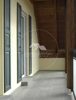 Licht, Raum & Ruhe: Maisonette mit zwei Balkonen und Wohlfühlbad - Nittendorf (Markt)