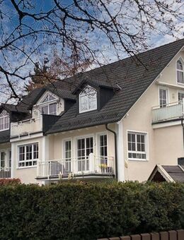 Über den Dingen: lichtdurchflutete Maisonette mit Dachterrasse und Ruhe - München