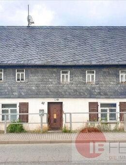 Gelegenheit für fleißige Hände: Wohnhaus mit rustikalem Charme und kleinem Hof direkt am Mülsenbach - Mülsen