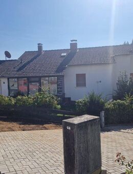 Freistehendes Einfamilienhaus in Fronhausen / Lahn mit großem Grundstück im Grünen - Fronhausen