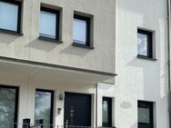 Top-Angebot ! Schickes neuwertiges Einfamilien-Mittelhaus mit Stellplätzen - Saarbrücken
