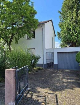 Repräsentatives Freistehendes 1-Fam-Haus mit einem wunderschönen Garten, Terrasse, Frankfurt/Main-Enkheim - nur wenige Schritte zur U-Bahnstation - Frankfurt (Main)