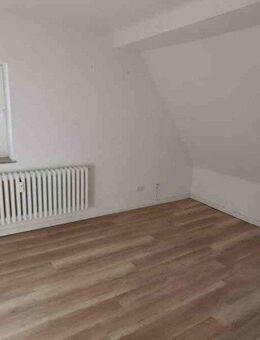 Für Singles! Kleine 2,5 Zimmer DG-Wohnung. - Kiel