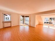 Lichtdurchflutete Dachgeschosswohnung mit Balkon und Garage! - Coburg