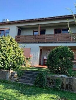 Gepflegte, ruhig gelegene 4-Zimmer-Wohnung mit vielen Extras, u.a. Einbauküche, Balkon mit Blick ins Grüne, Wohnfl. 110m²! - Haßfurt