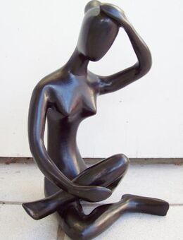 Skulptur: sitzende Frau - Wangen (Allgäu)