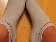 Hannah‘s verschwitzte 💦 Socken 🧦 - Lohfelden