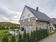 Großzügiges Familienhaus im klassischen Stil Neubauplanung - Niedrigenergiehaus mit Wärmepumpe - Beldorf