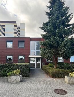Vermietet: 5-Zimmer Wohnung mit Außenstellplatz - Bergheim (Nordrhein-Westfalen)