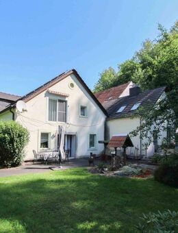 MFH mit bis zu 4 Wohneinheiten, insgesamt 11 Zimmer, Potenzial zur flexiblen Nutzung in Alleinlage - Bahretal