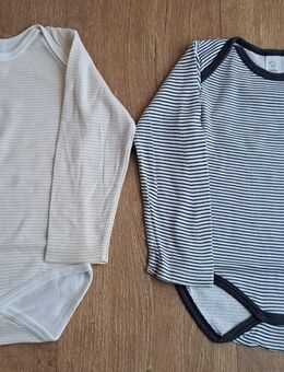 2 Langarmbodys für Babys/Jungs Gr.98 von C&A - Königswinter