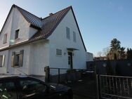 Sanierte Doppelhaushälfte mit Garten und Garage in der Kamp-Lintforter Altsiedlung - Kamp-Lintfort