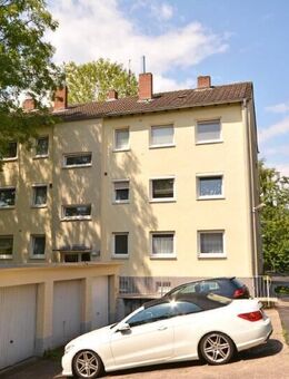Wohnen in Rheinnähe: Gut geschnittene 3-Zimmer-Wohnung mit Balkon in Zündorf - Köln